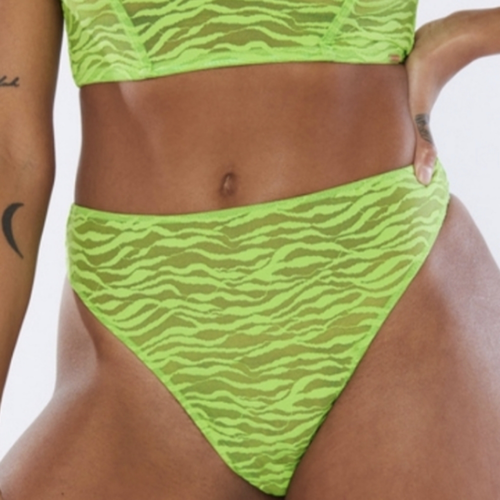 Savage X Fenty High Waist Thong / Neon Green / Medium